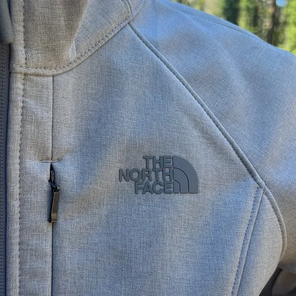 North Face wind proof, breathable and highly water resistant woman’s jacket sz S - Picture 2 of 15